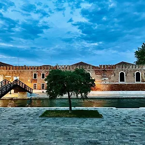  Apartment With View In Venice, Arsenale.